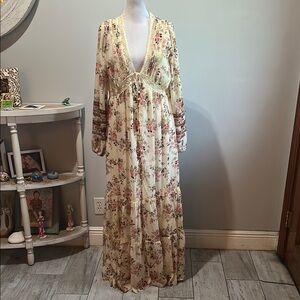 Chic Floral V-Neck Maxi Dress